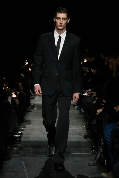 Look 1